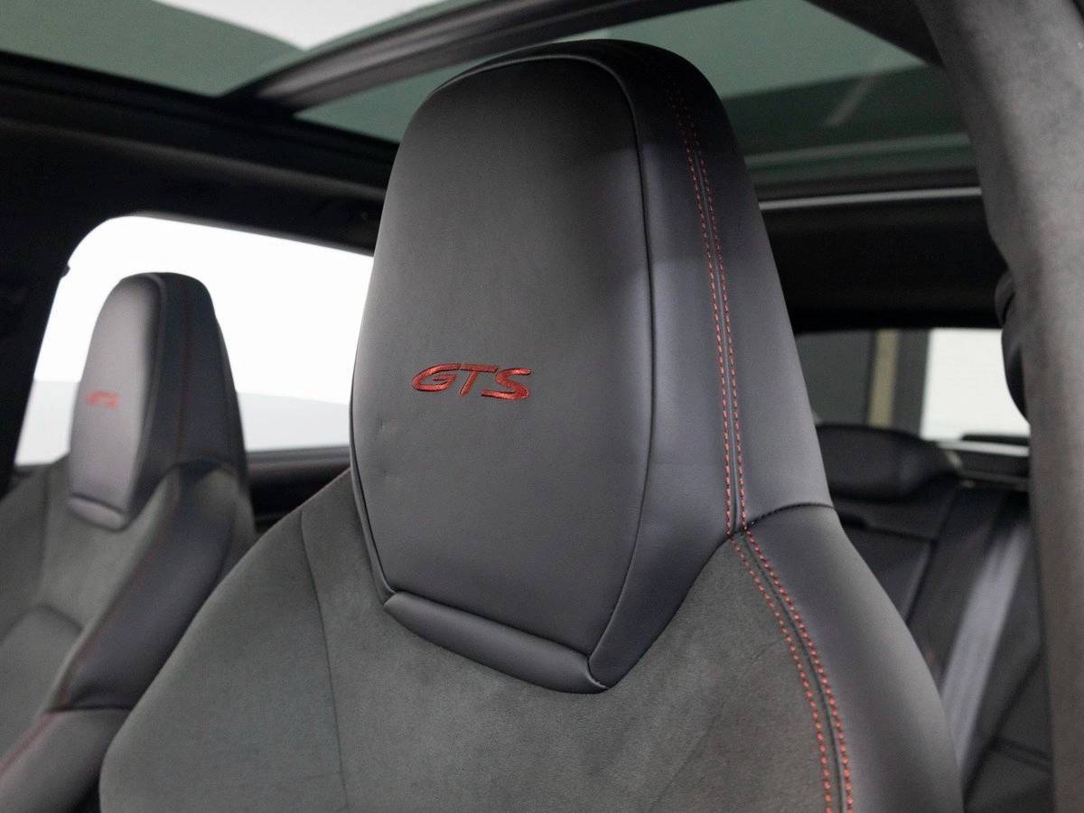 2025 Porsche Cayenne GTS