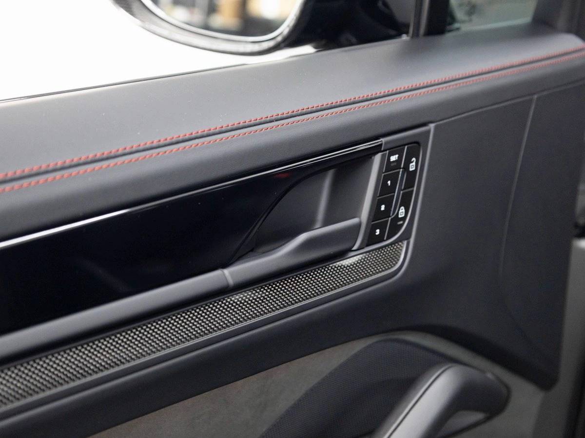 2025 Porsche Cayenne GTS