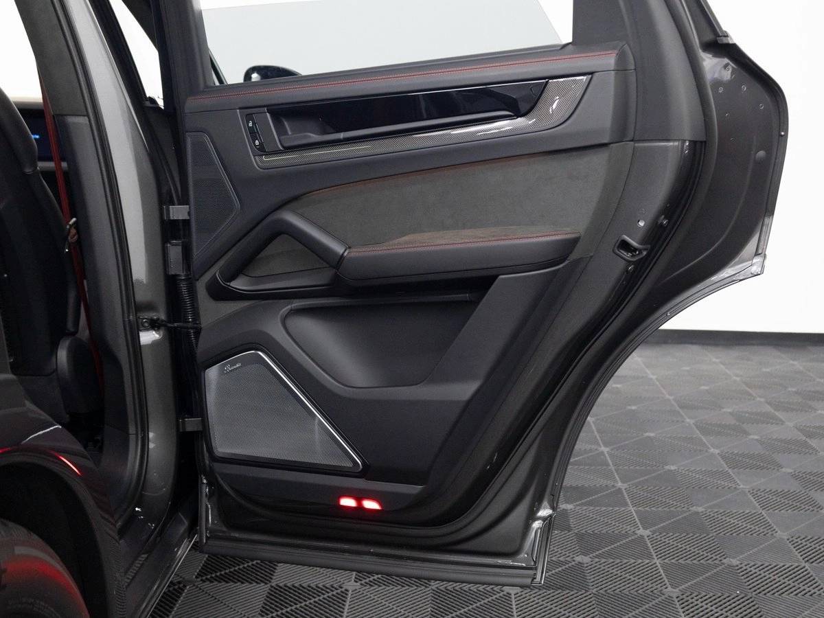 2025 Porsche Cayenne GTS