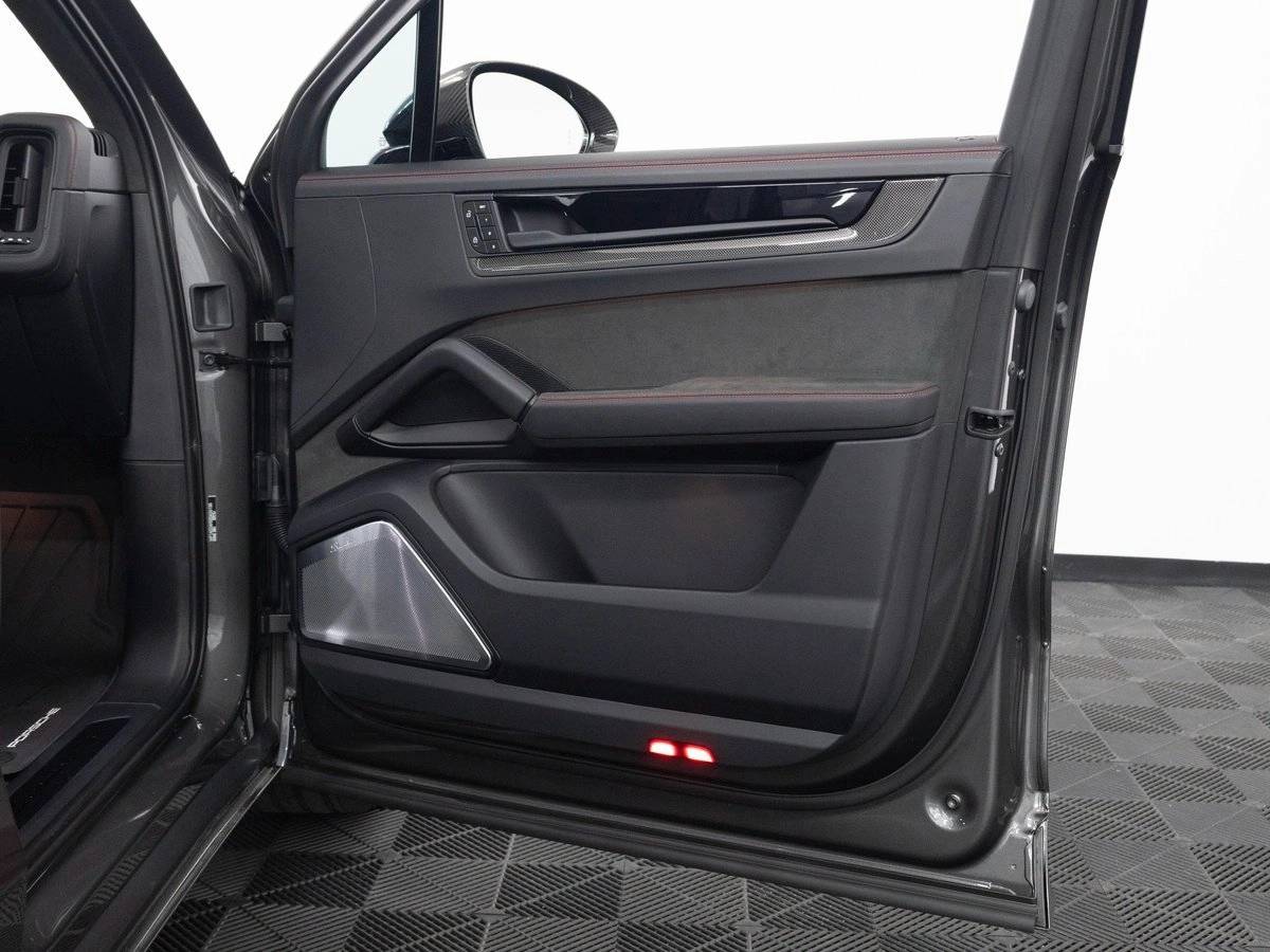 2025 Porsche Cayenne GTS