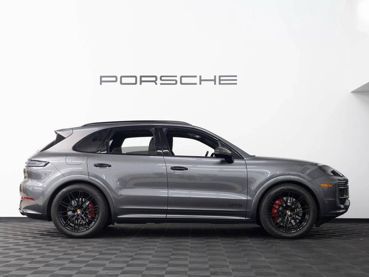 2025 Porsche Cayenne GTS