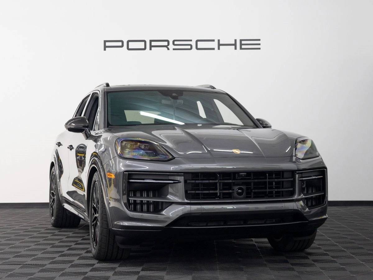 2025 Porsche Cayenne GTS