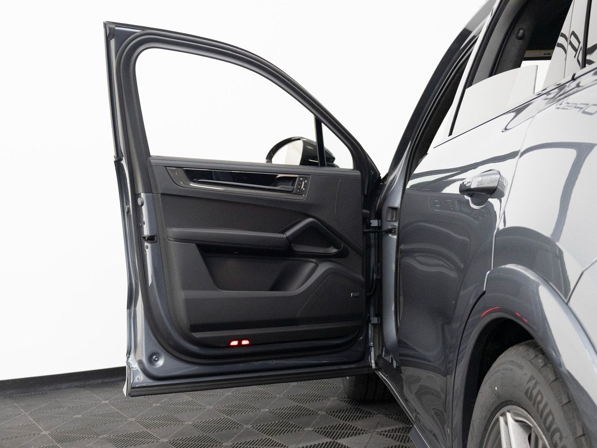 2026 Porsche Cayenne GTS