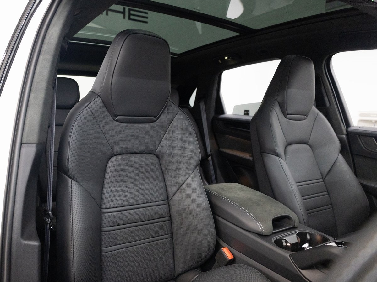 2026 Porsche Cayenne GTS