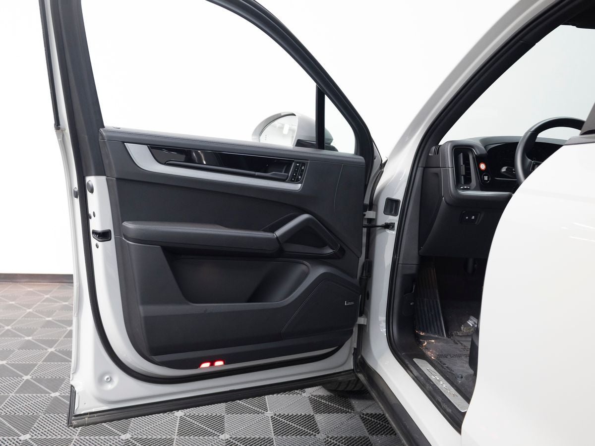 2025 Porsche Cayenne S