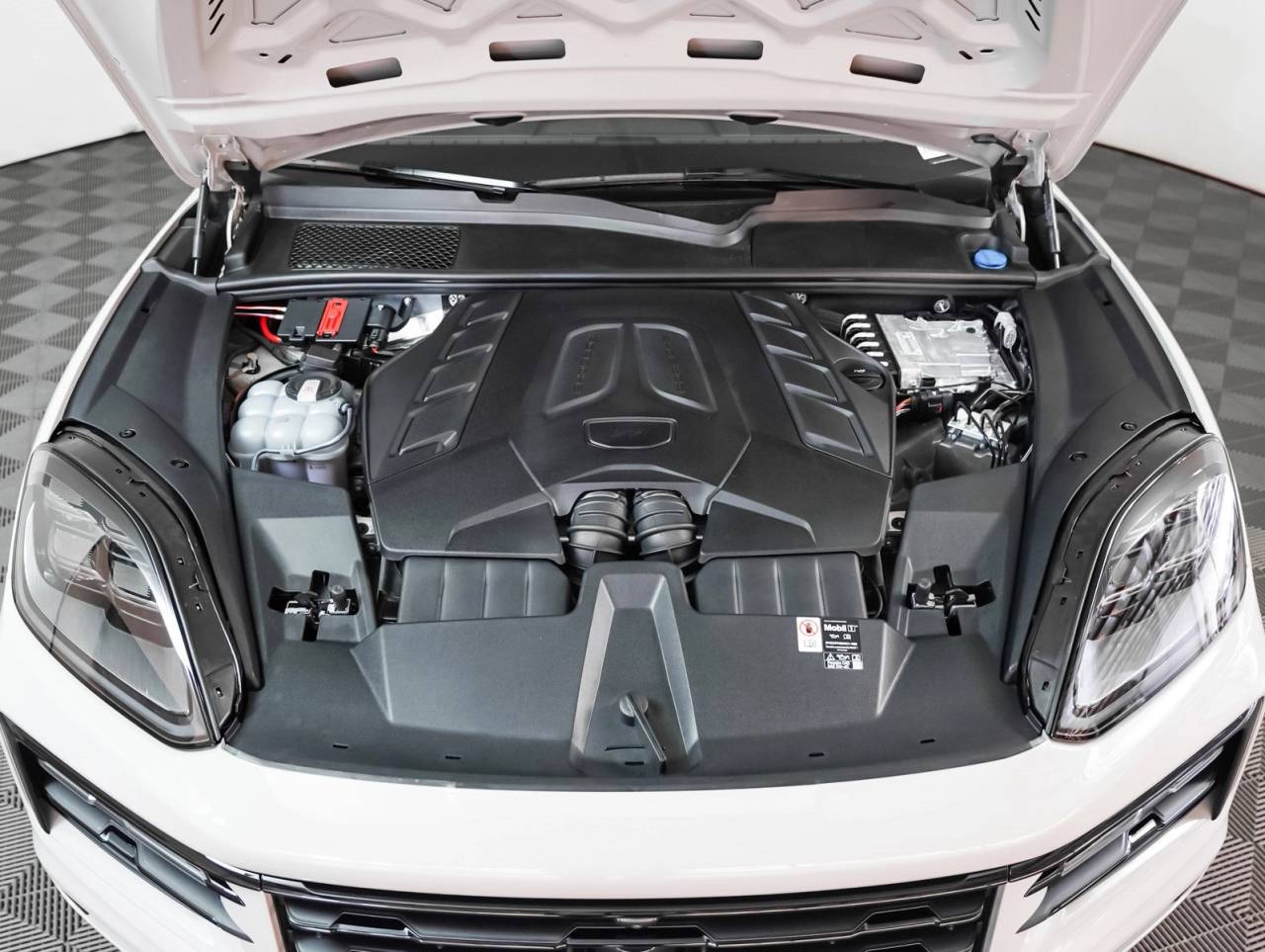 2025 Porsche Cayenne S