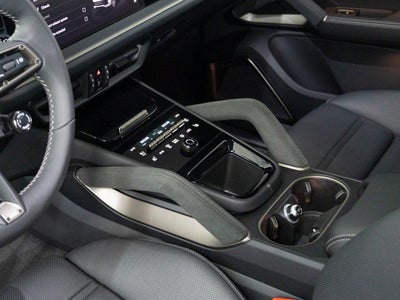 2025 Porsche Cayenne Turbo