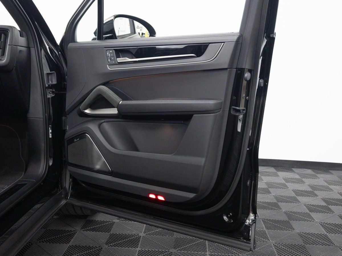 2025 Porsche Cayenne Turbo