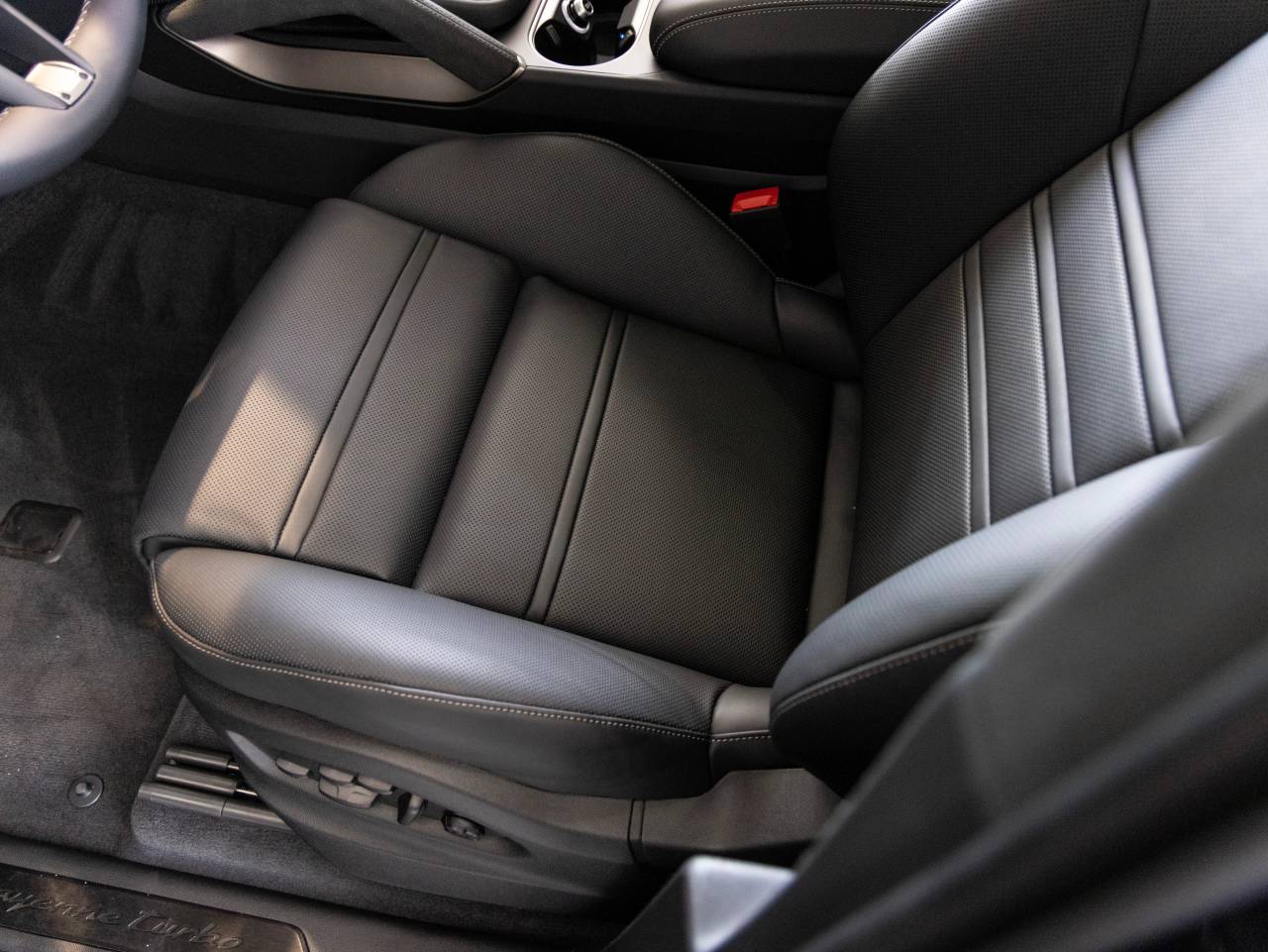 2025 Porsche Cayenne Turbo