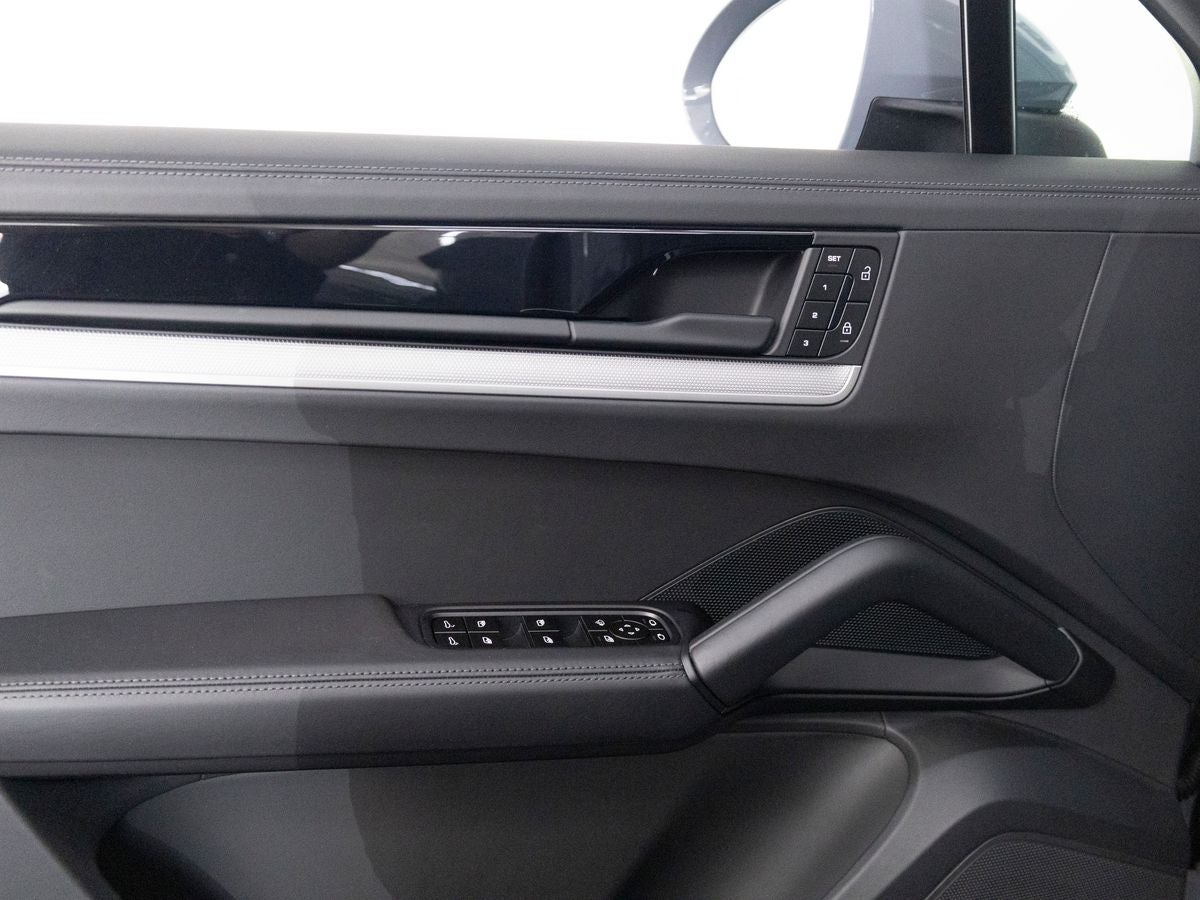 2025 Porsche Cayenne Coupe