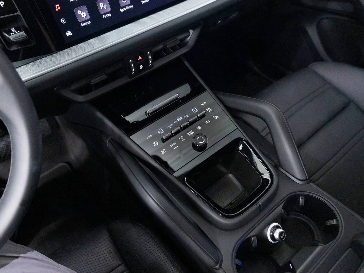 2025 Porsche Cayenne Coupe