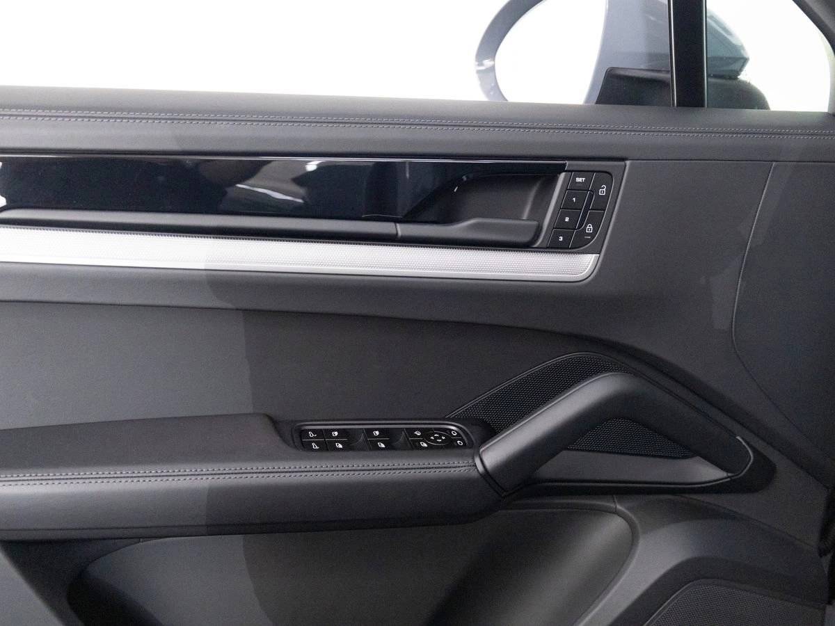 2025 Porsche Cayenne Coupe