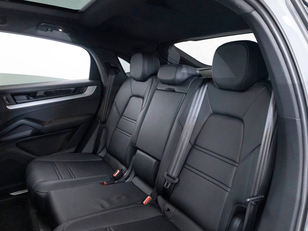 2025 Porsche Cayenne Coupe