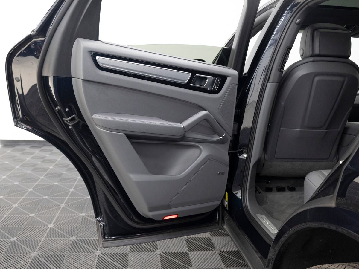 2023 Porsche Cayenne Base