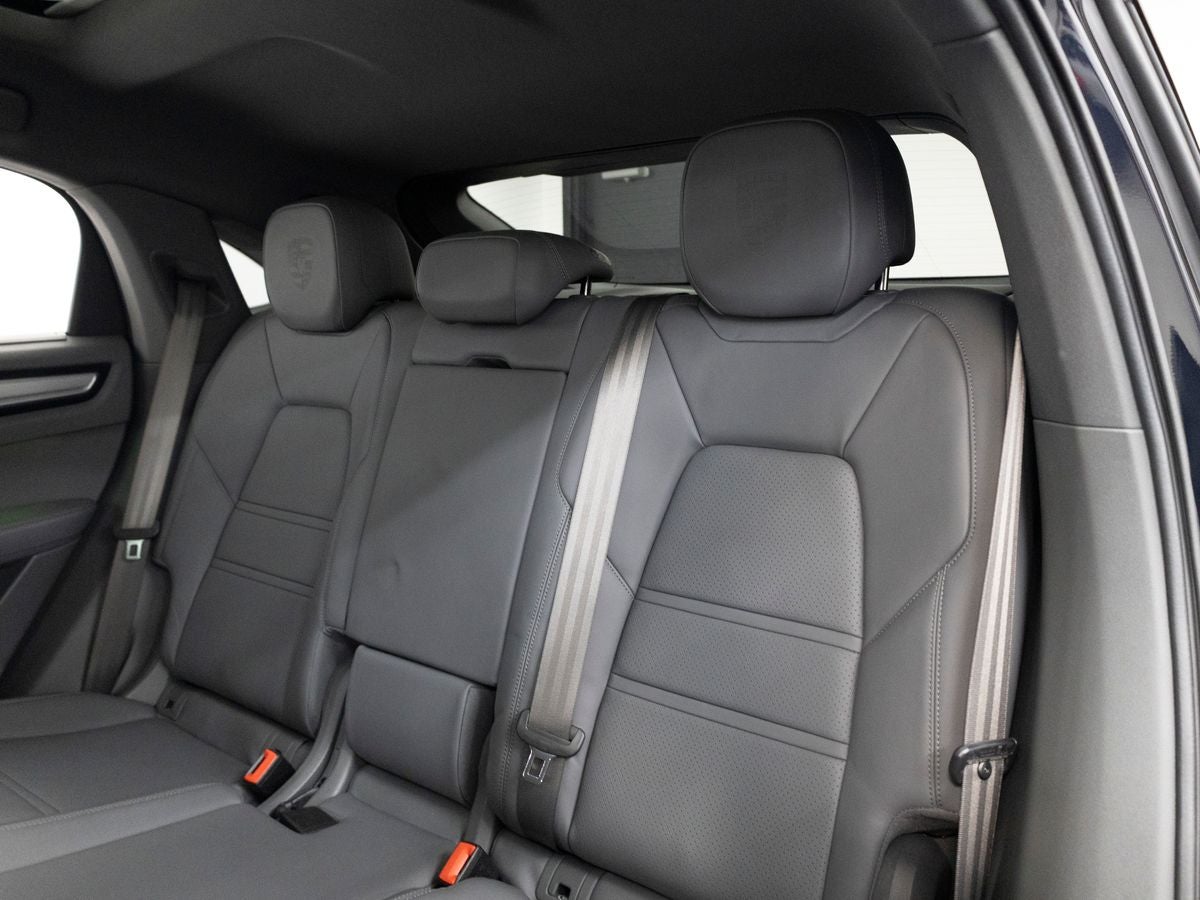 2023 Porsche Cayenne Base