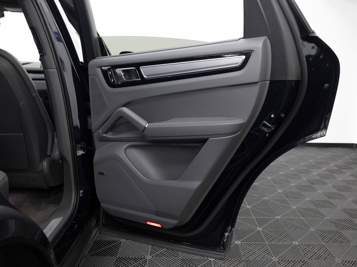 2023 Porsche Cayenne Base