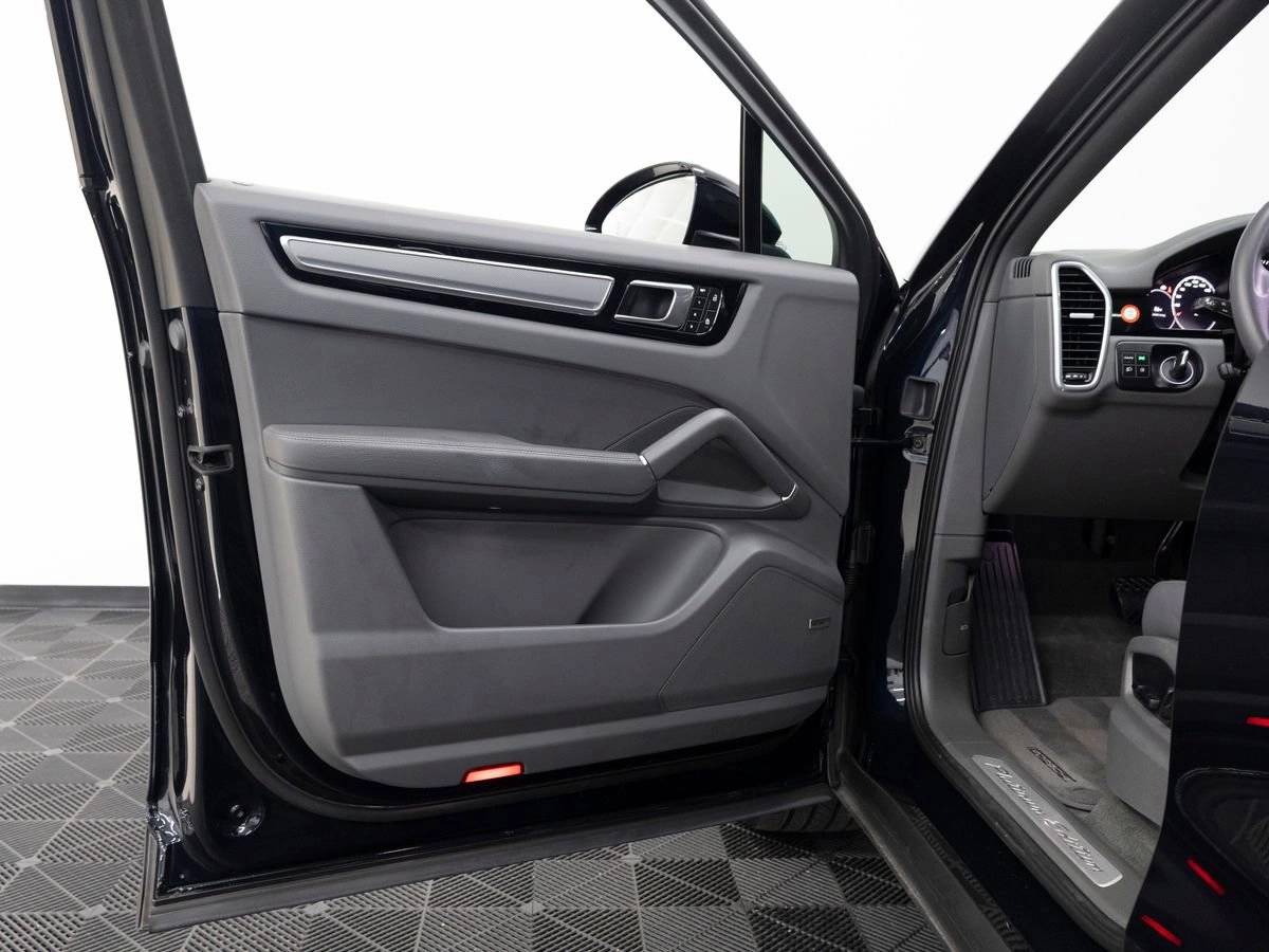 2023 Porsche Cayenne Base