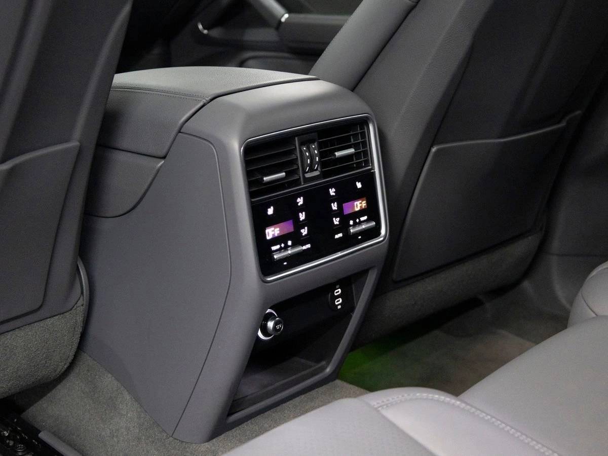 2023 Porsche Cayenne Base