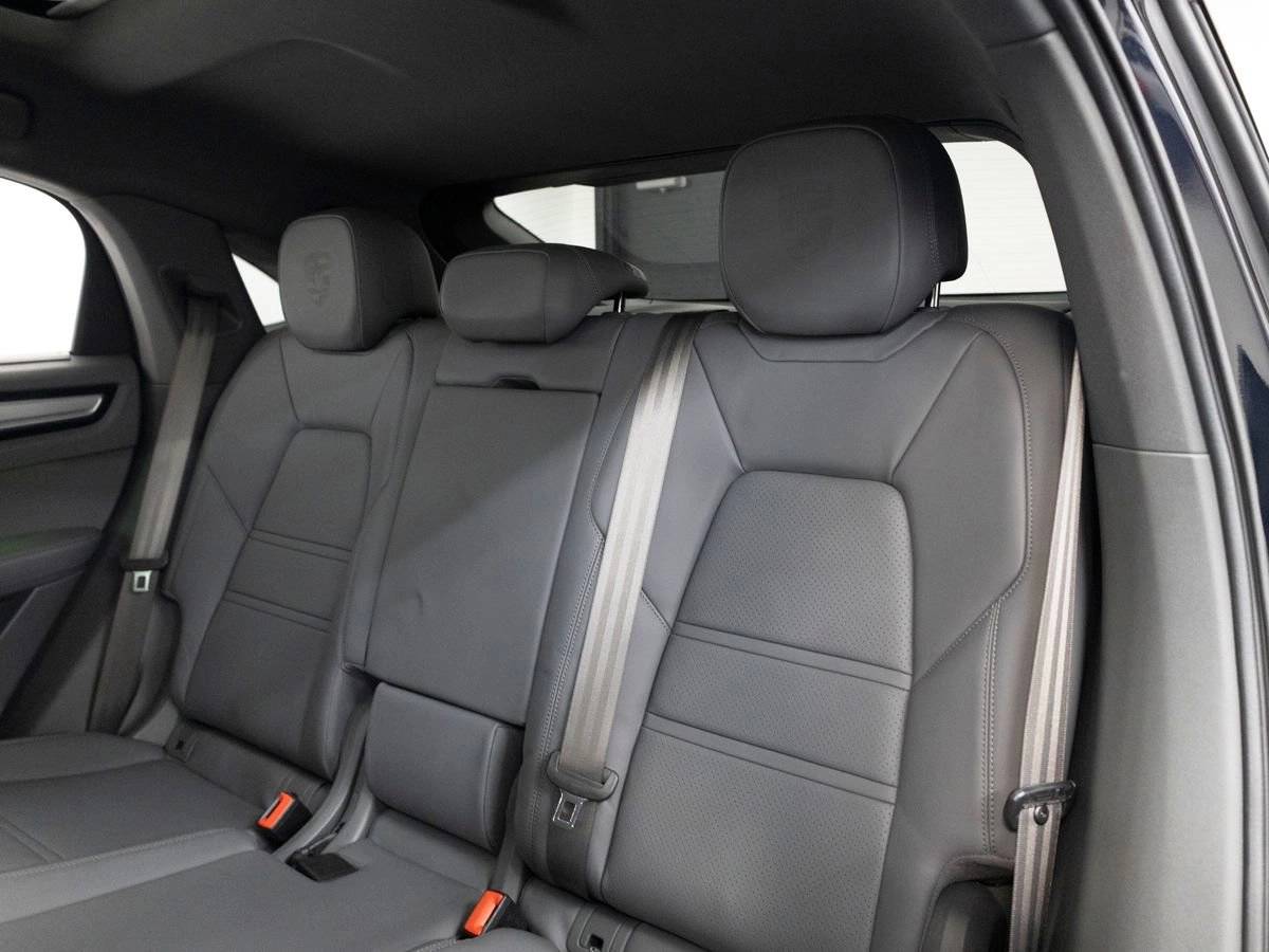 2023 Porsche Cayenne Base