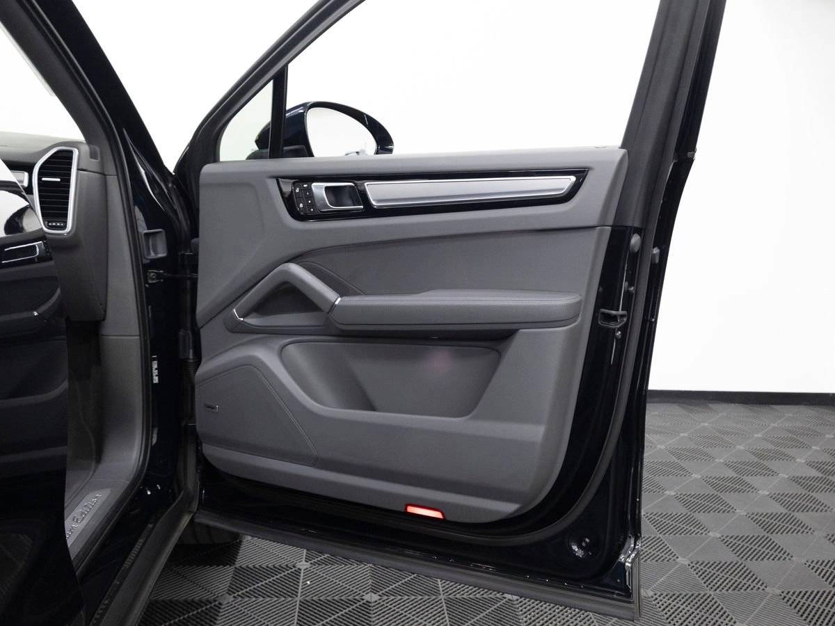 2023 Porsche Cayenne Base