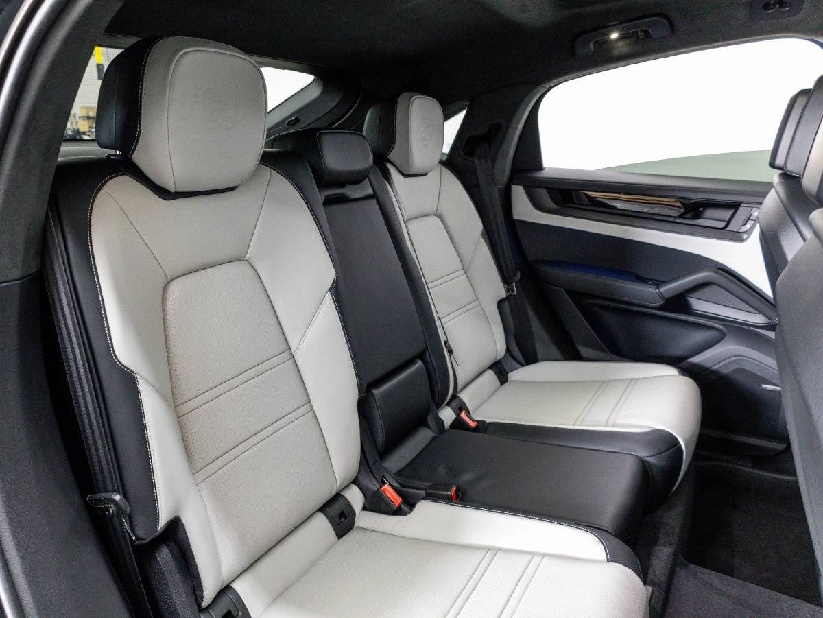 2026 Porsche Cayenne Cayenne GTS Coupe