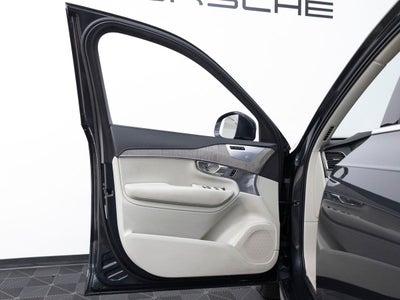 2021 Volvo XC90 T8 Inscription 6 Passenger