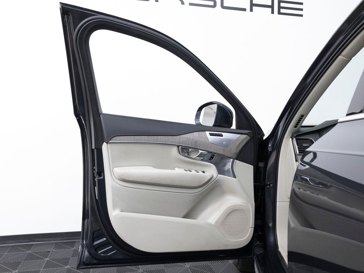 2021 Volvo XC90 T8 Inscription 6 Passenger