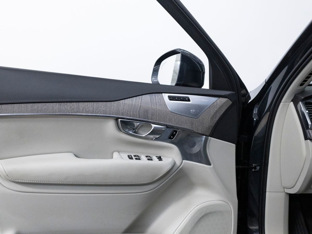 2021 Volvo XC90 T8 Inscription 6 Passenger