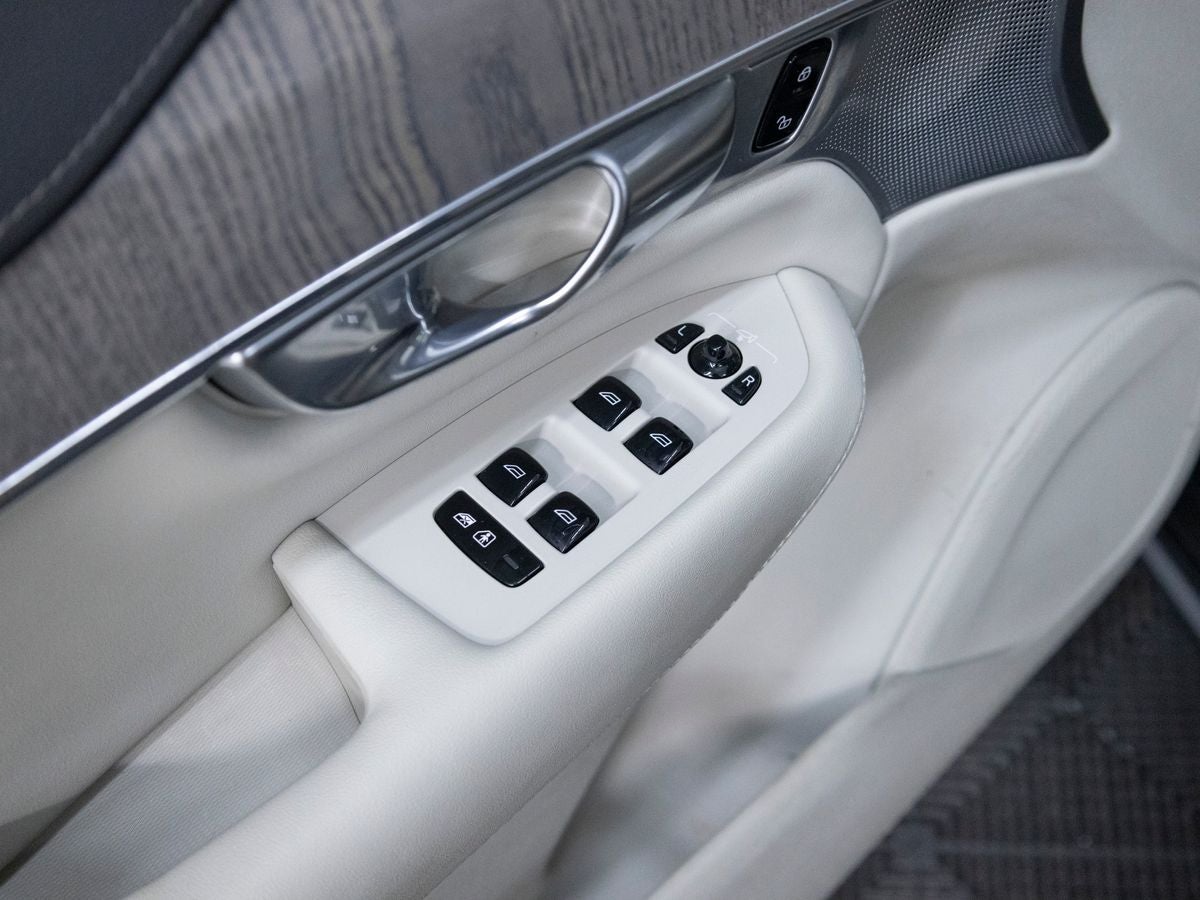 2021 Volvo XC90 T8 Inscription 6 Passenger