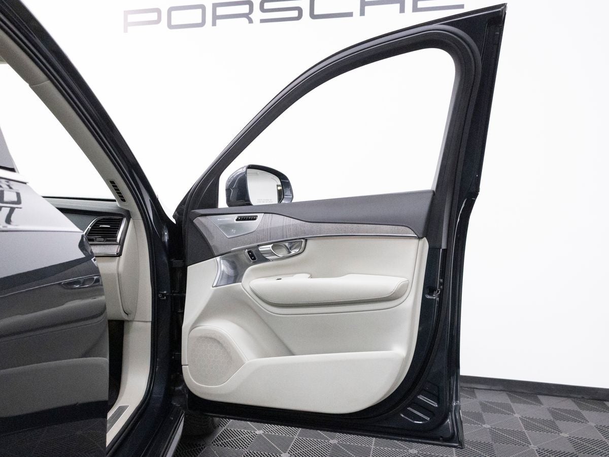 2021 Volvo XC90 T8 Inscription 6 Passenger