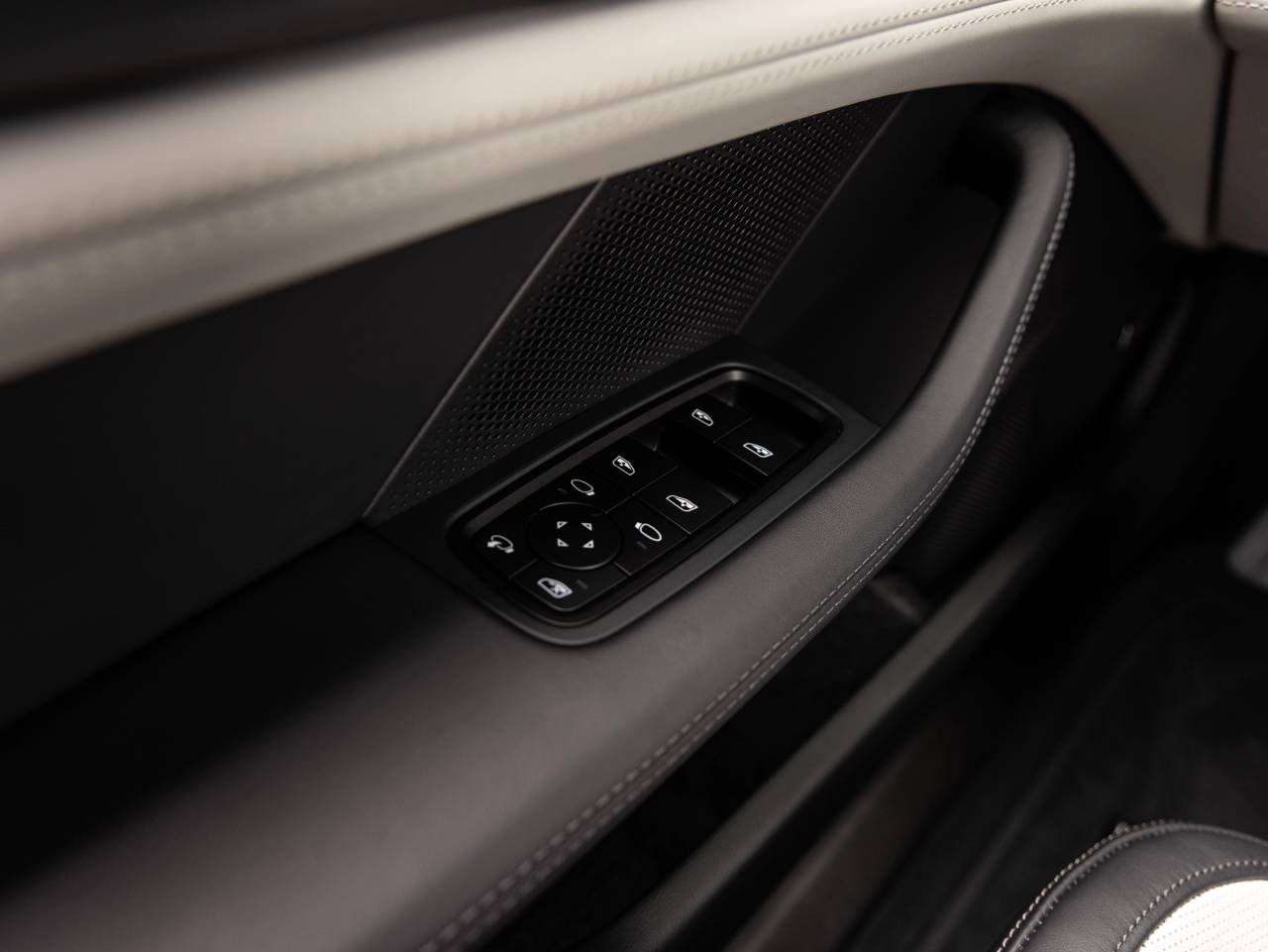 2026 Porsche Taycan Taycan 4 Black Edition