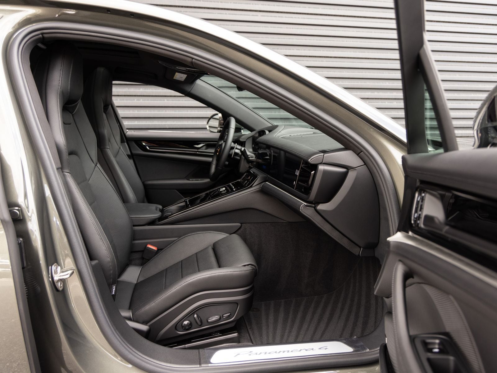 2026 Porsche Panamera 4