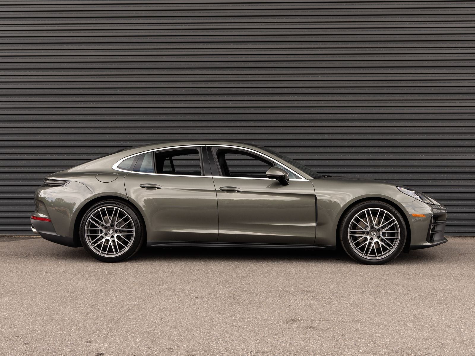 2026 Porsche Panamera 4