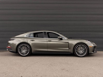 2026 Porsche Panamera 4