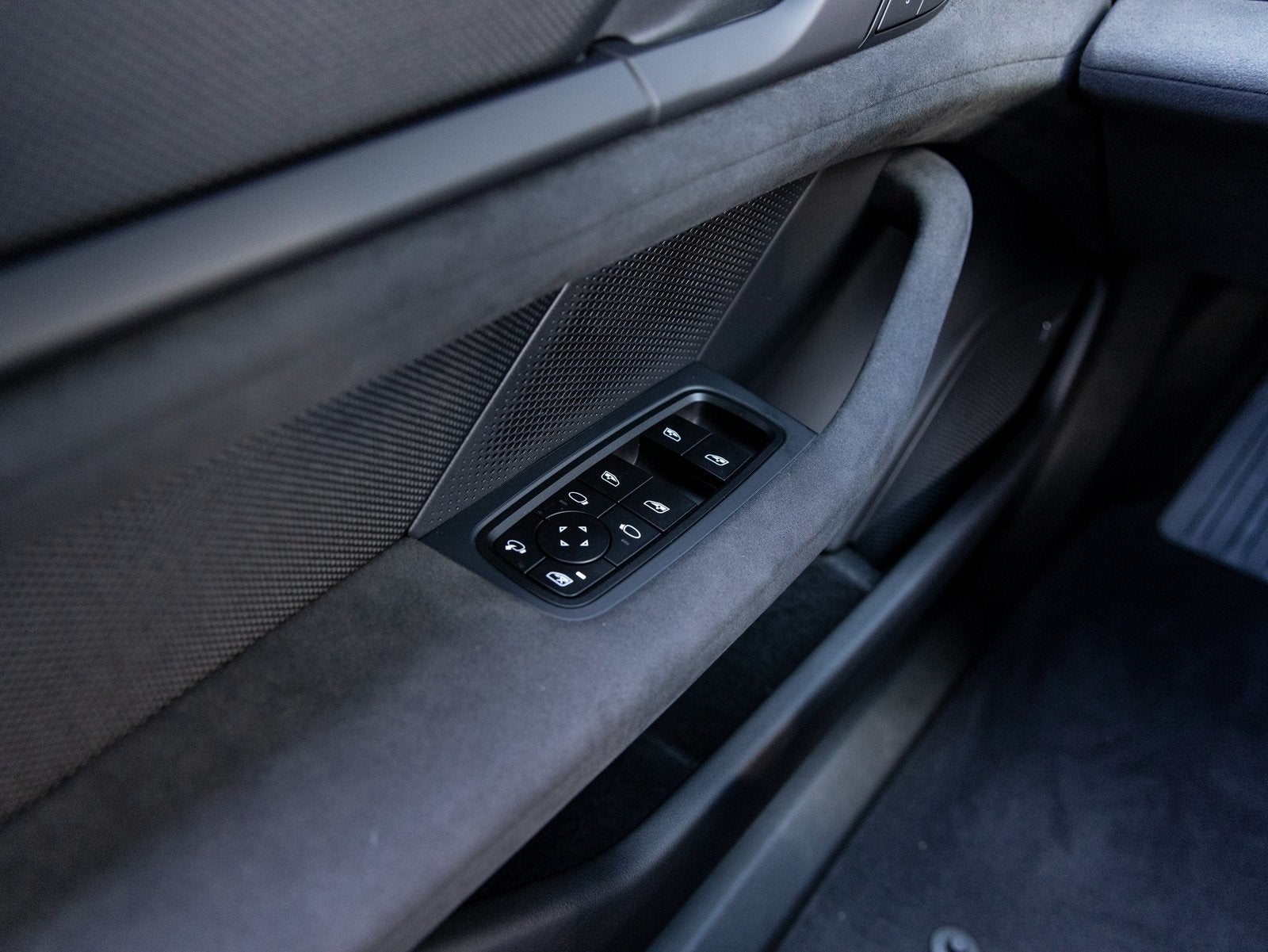 2025 Porsche Taycan Taycan GTS