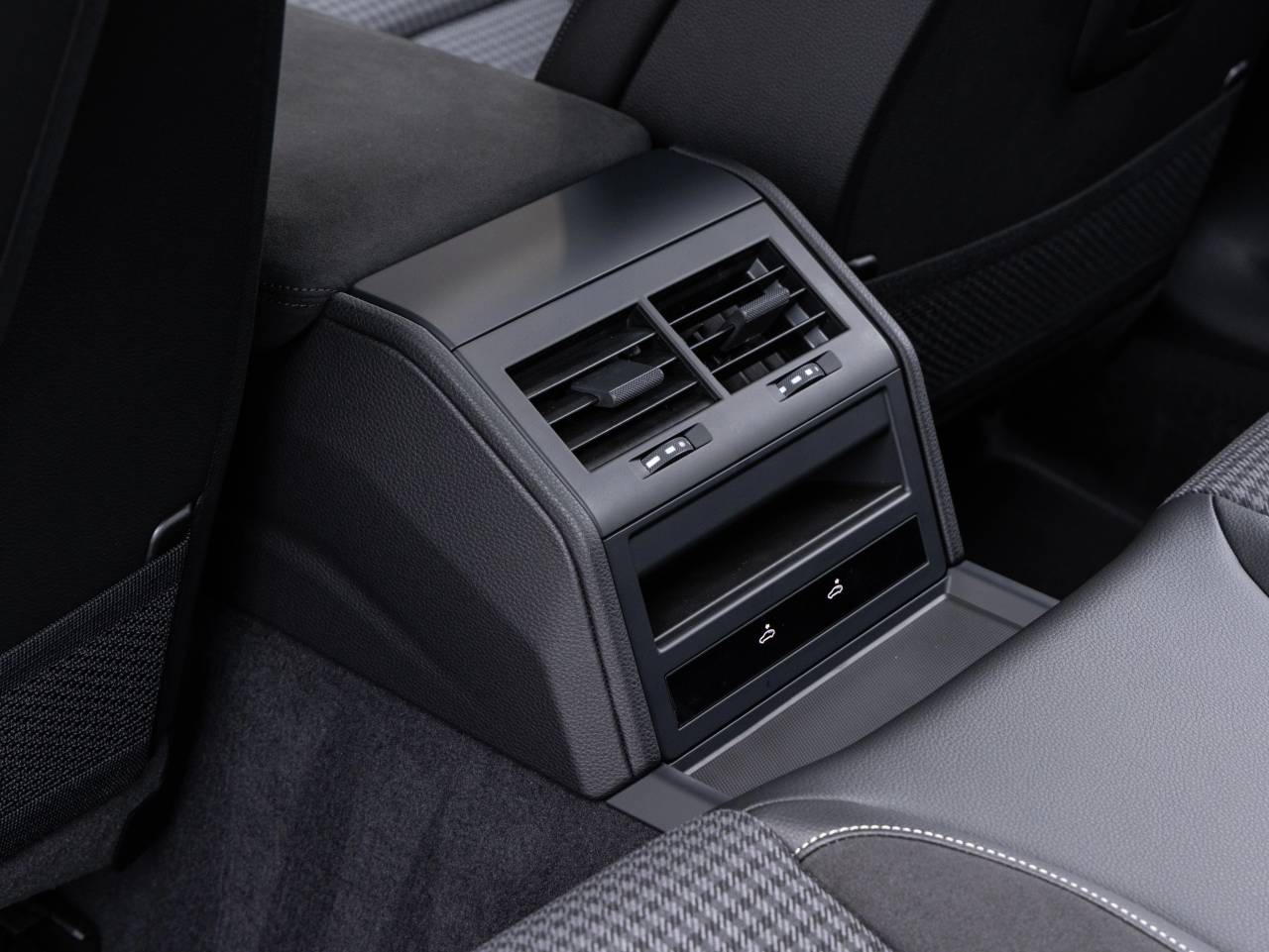 2026 Porsche Panamera Panamera 4 E-Hybrid