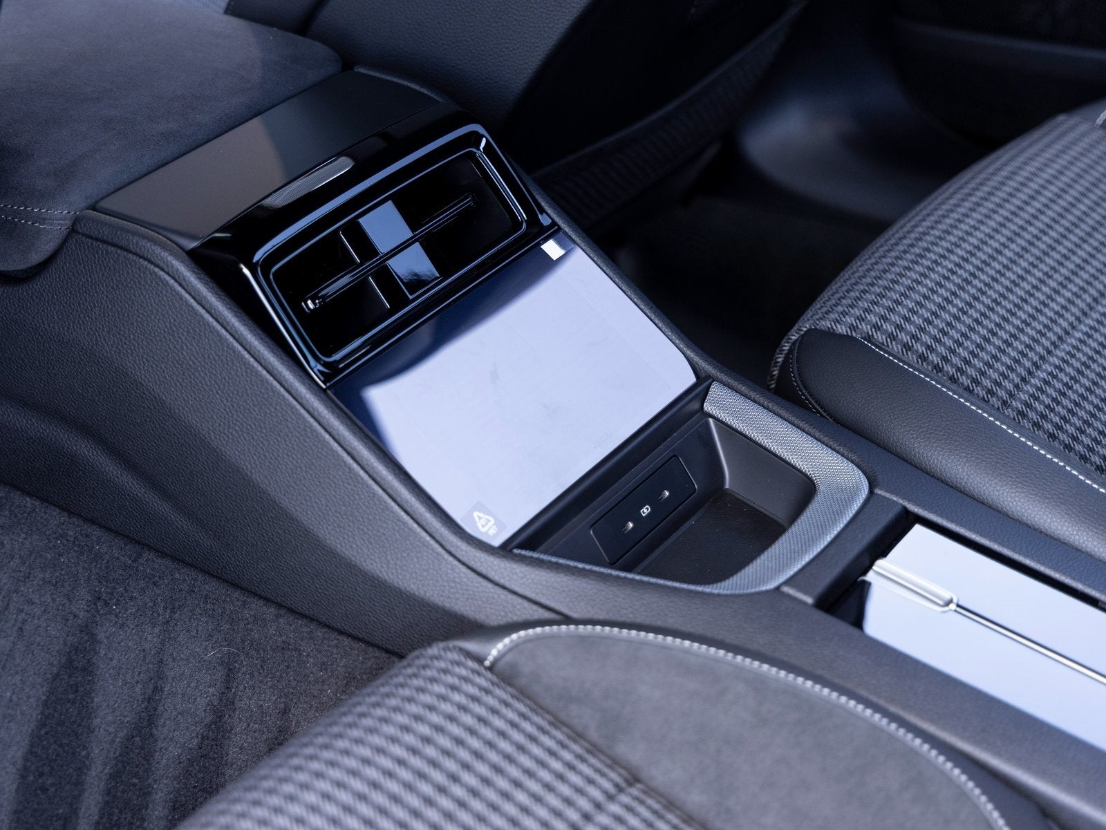 2025 Porsche Panamera Panamera 4 E-Hybrid