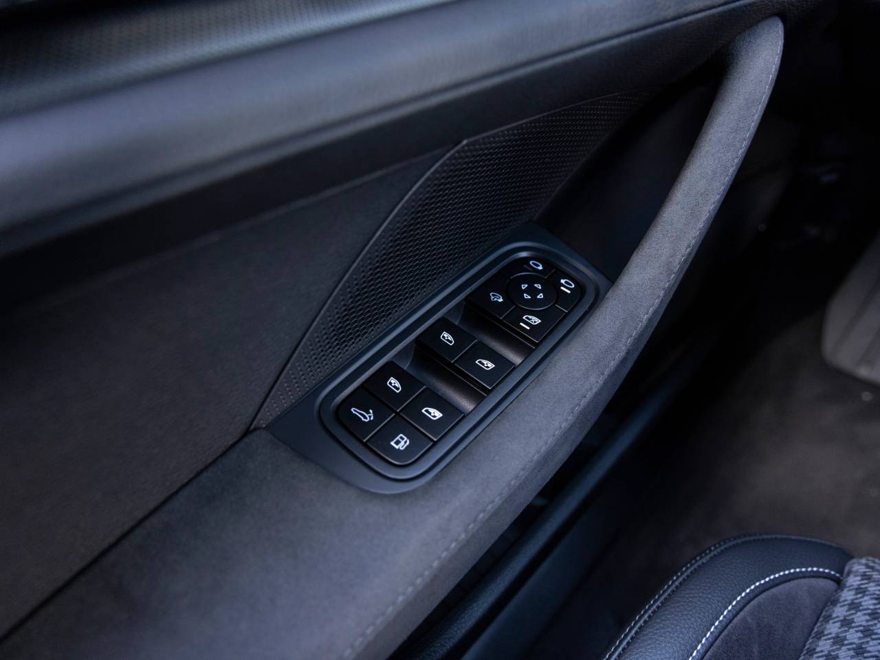 2025 Porsche Panamera Panamera 4 E-Hybrid