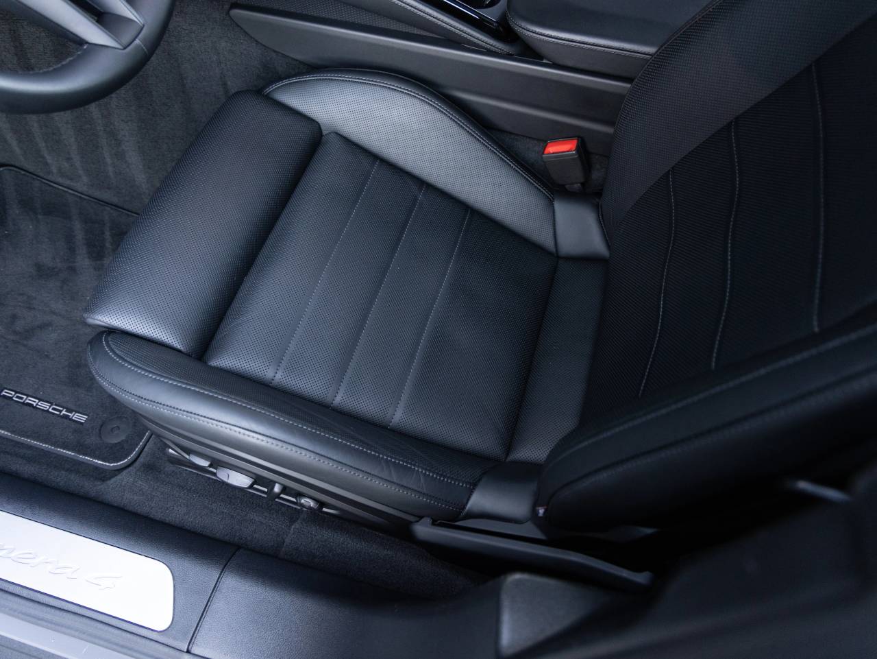 2025 Porsche Panamera Panamera 4 E-Hybrid