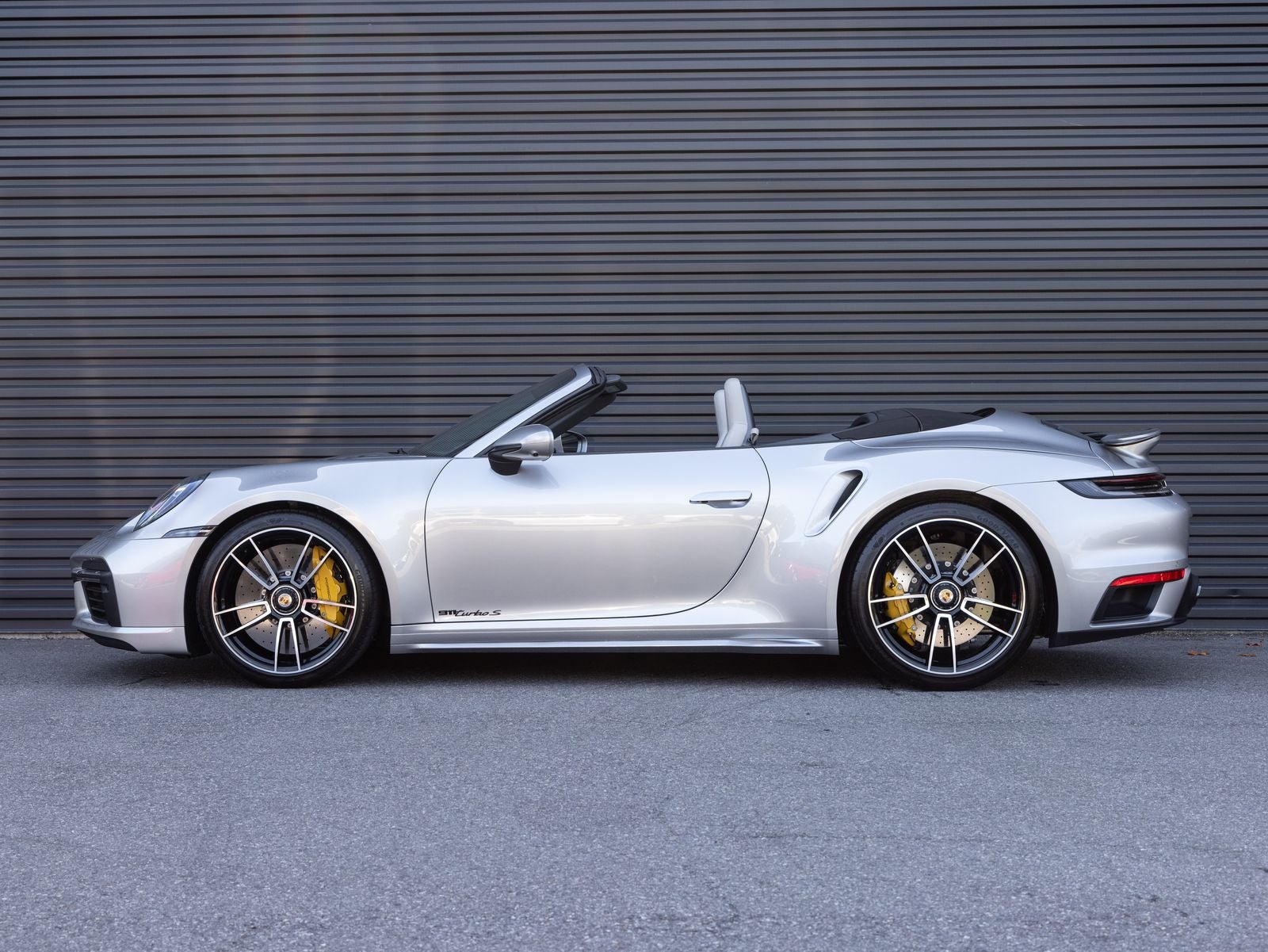 2021 Porsche 911 Turbo S Cabriolet