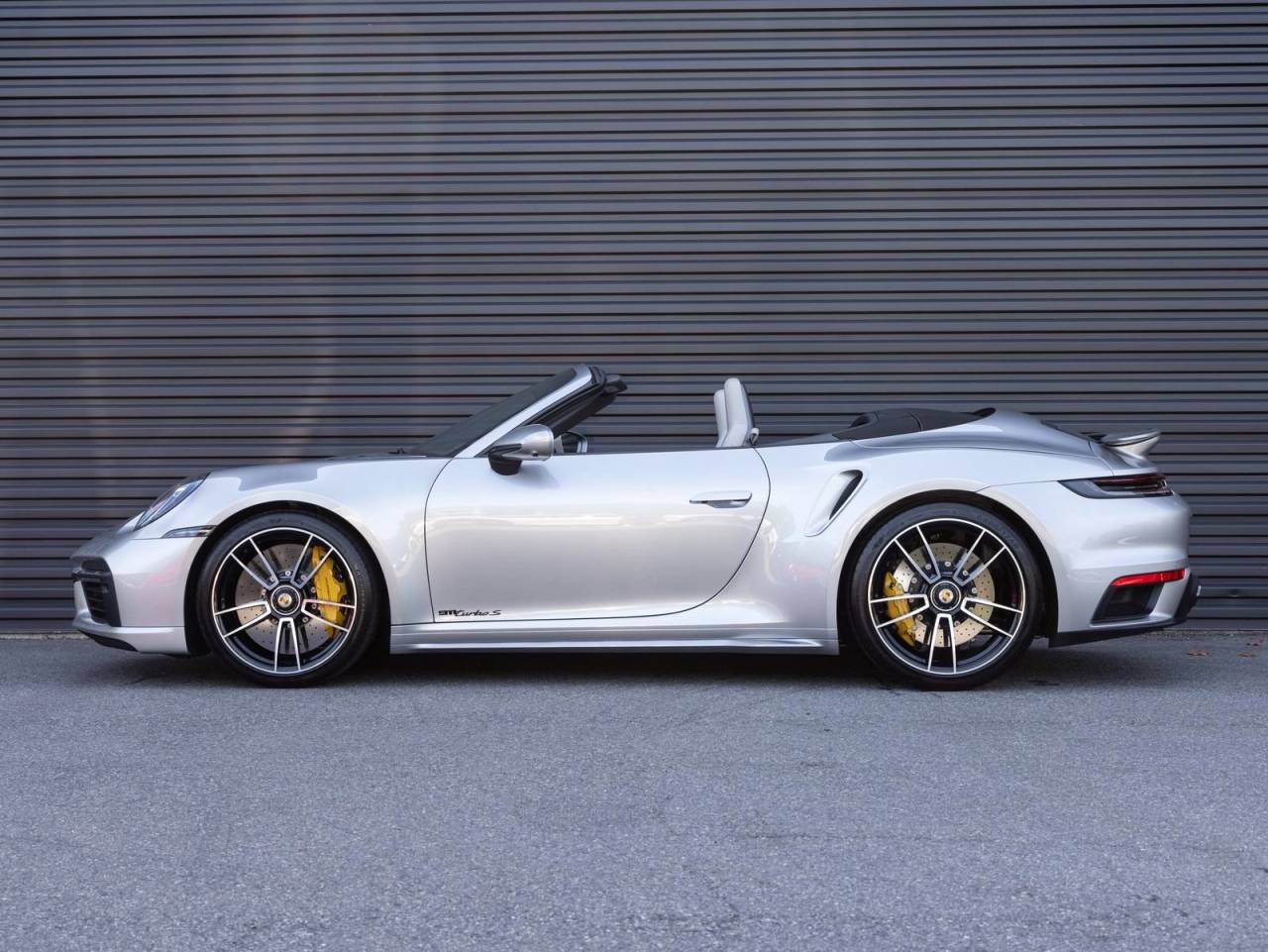 2021 Porsche 911 Turbo S Cabriolet