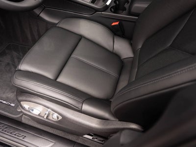 2026 Porsche Macan AWD