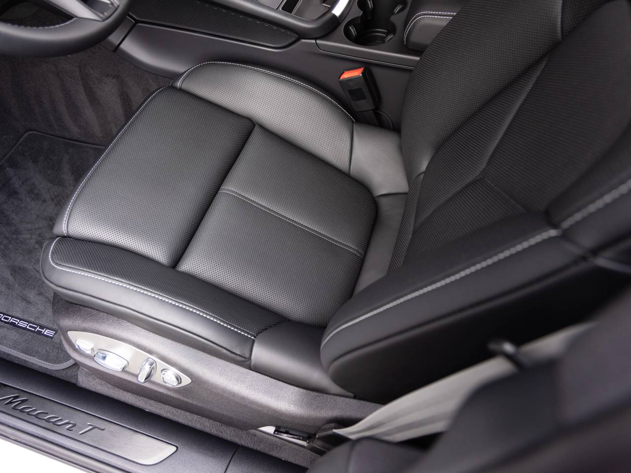2026 Porsche Macan Macan T