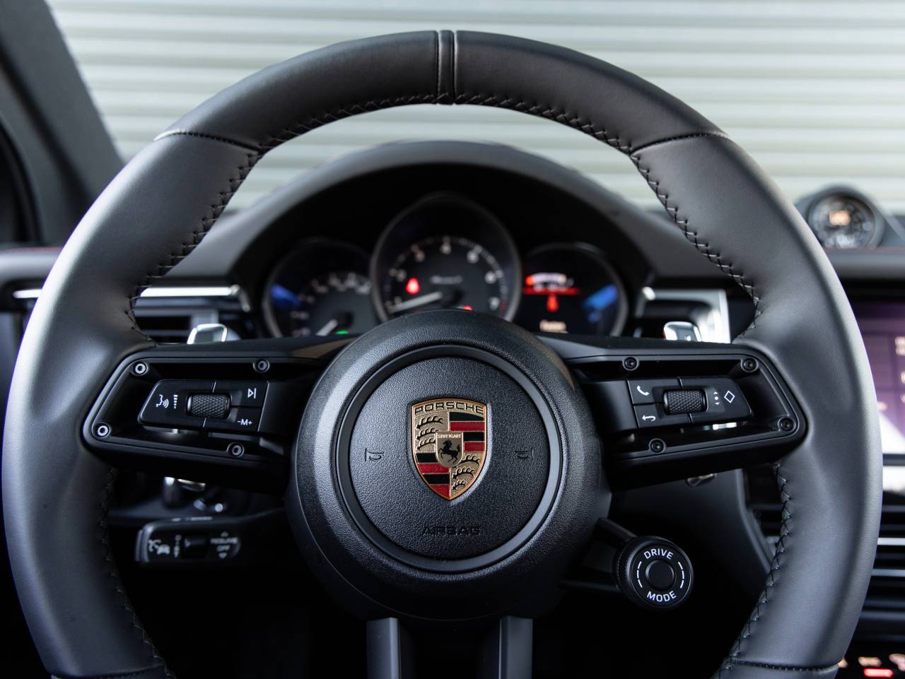 2025 Porsche Macan T