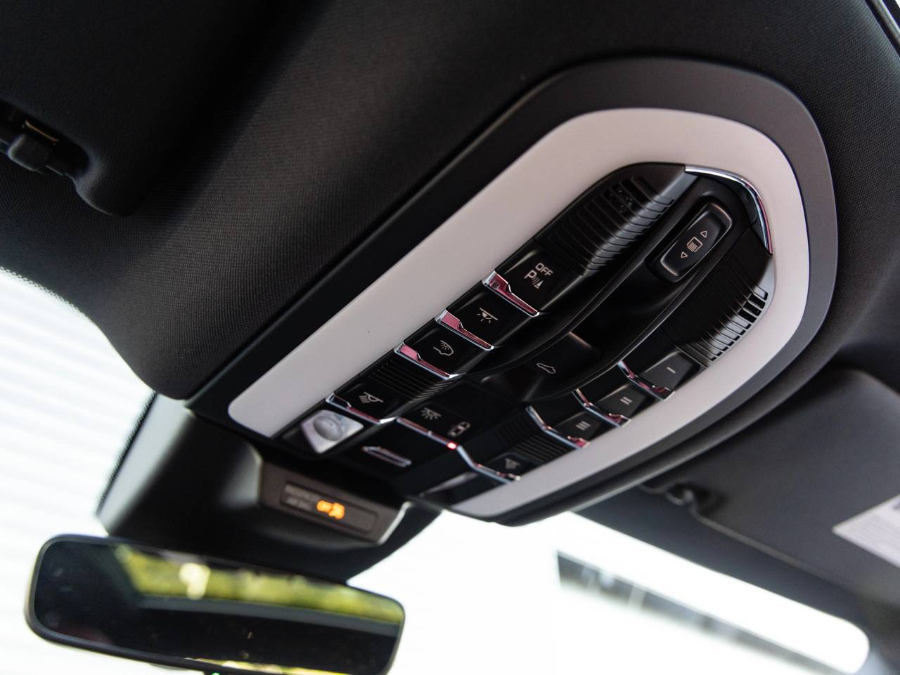 2025 Porsche Macan T
