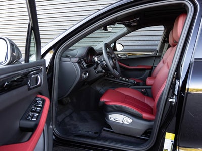 2025 Porsche Macan T