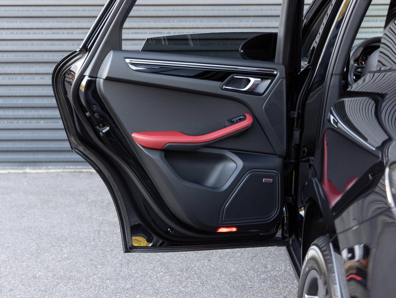 2025 Porsche Macan T