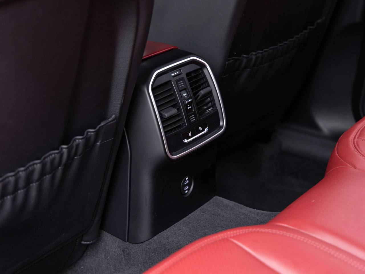 2024 Porsche Macan Macan (MY24)