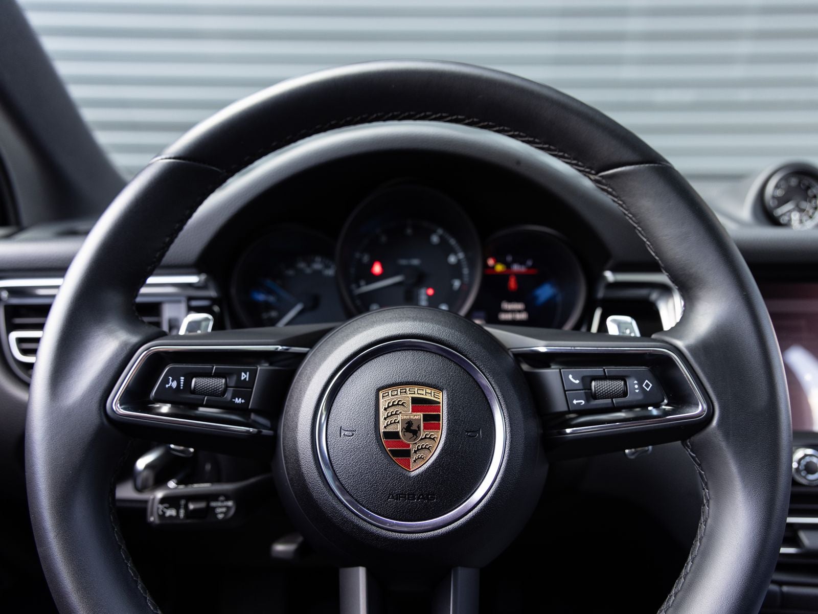 2025 Porsche Macan AWD