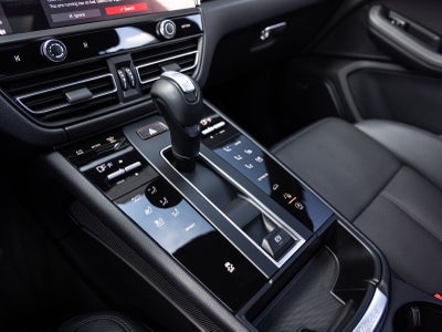2025 Porsche Macan AWD